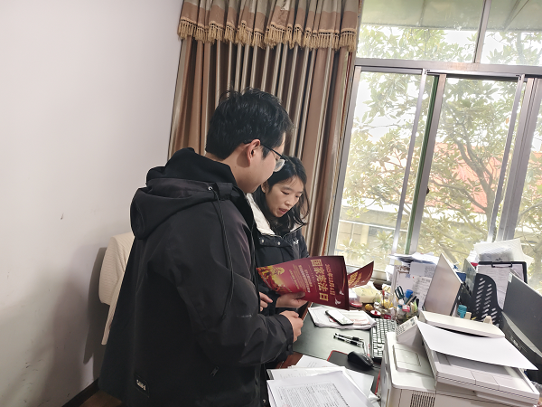 科技賦能法治，服務惠企便民——雙清區科工信局開展2025年‘政務公開主題日’暨‘12·4’國家憲法日系列宣傳活動